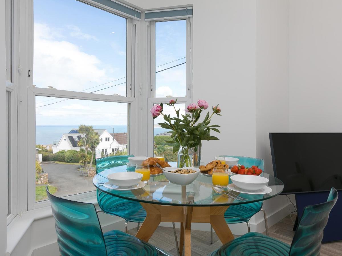 Samphire Apartment *