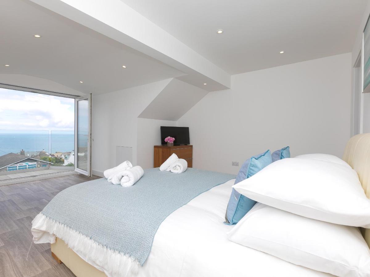 Samphire Apartment *