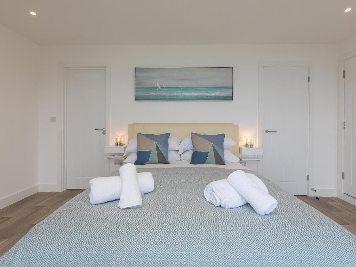 Samphire Apartment *