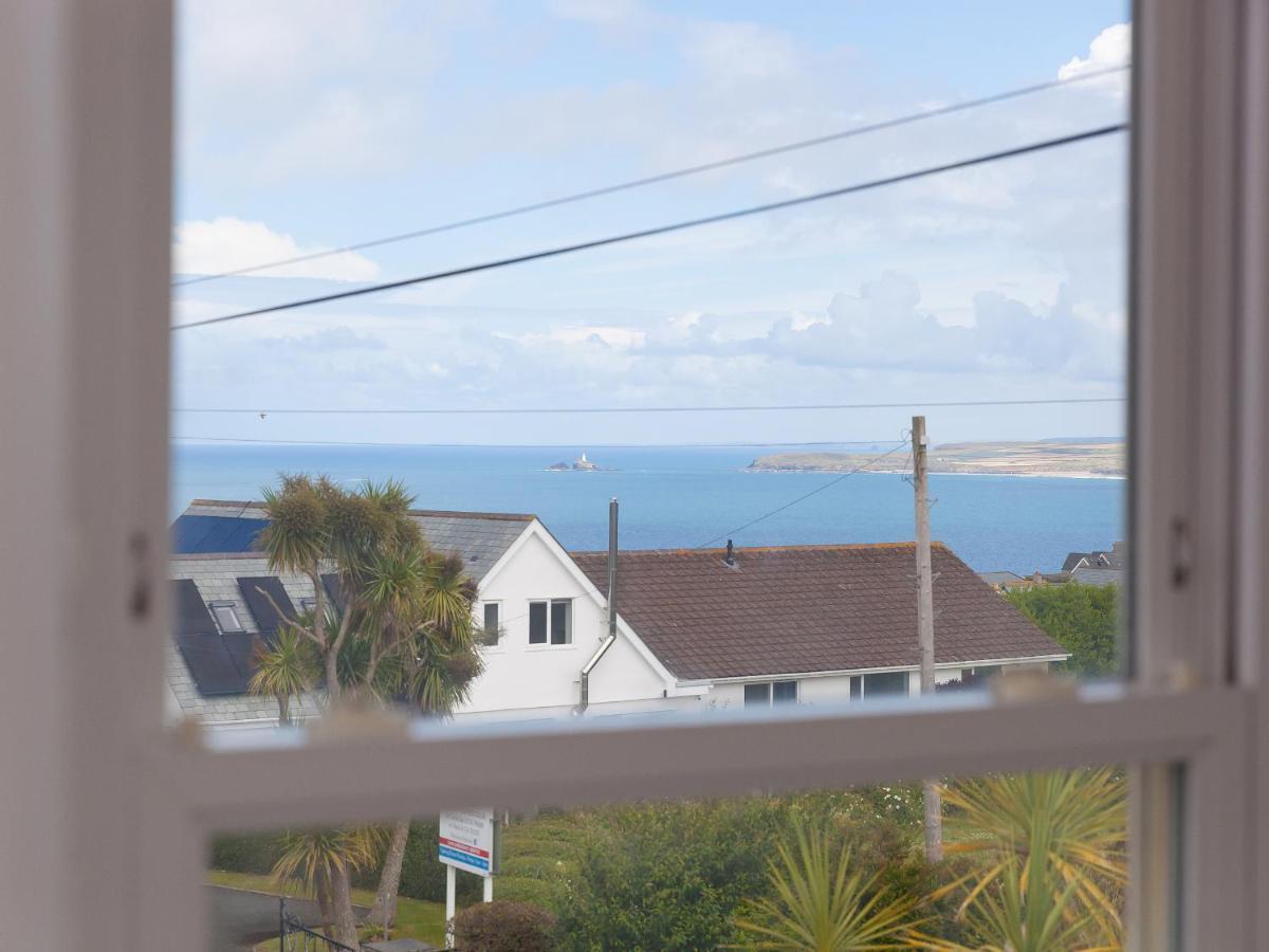 Samphire Apartment